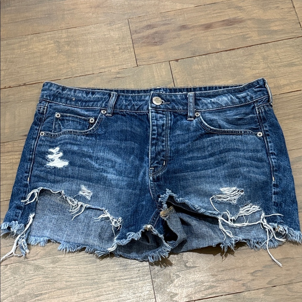 American Eagle Distressed Tomgirl Shorts Size 12